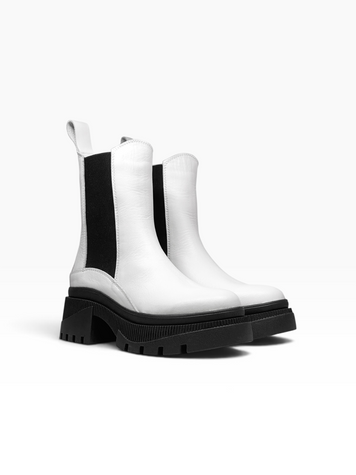 White Chelsea boots in genuine leather for winter with black elastic gussets