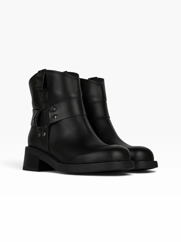 Black Boots in genuine leather for winter