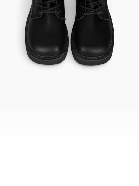 Black Boots in genuine leather for fall