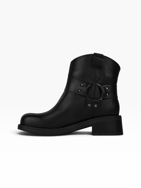Black Boots in genuine leather for winter
