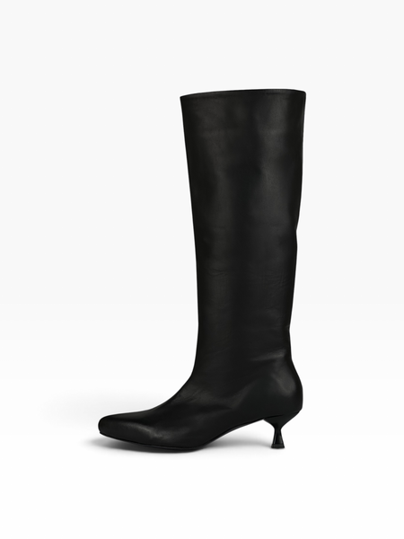 Black Boots in genuine leather for fall