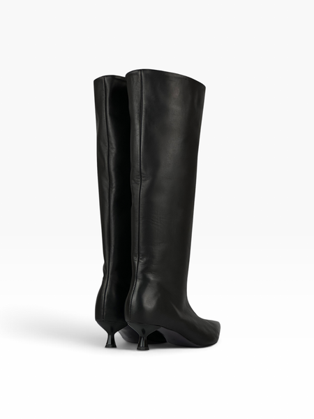 Black Boots in genuine leather for fall