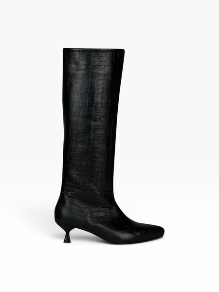 Black Boots in textured genuine leather for fall