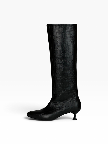 Black Boots in textured genuine leather for fall