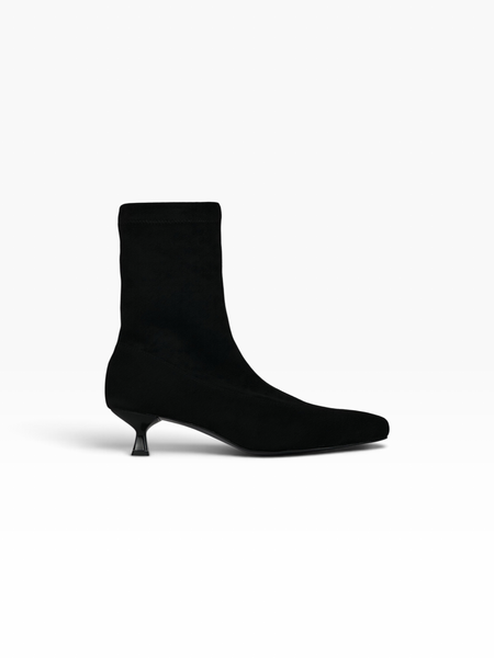Black Boots on heels in stretch velour for fall