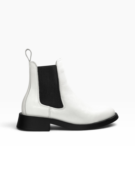 White Chelsea boots in genuine leather for fall with black elastic gussets