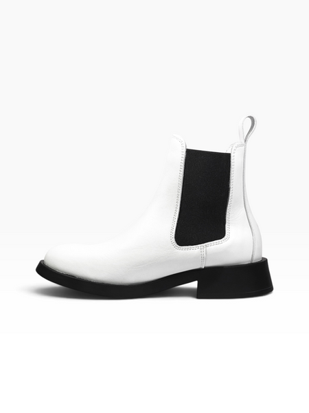 White Chelsea boots in genuine leather for fall with black elastic gussets