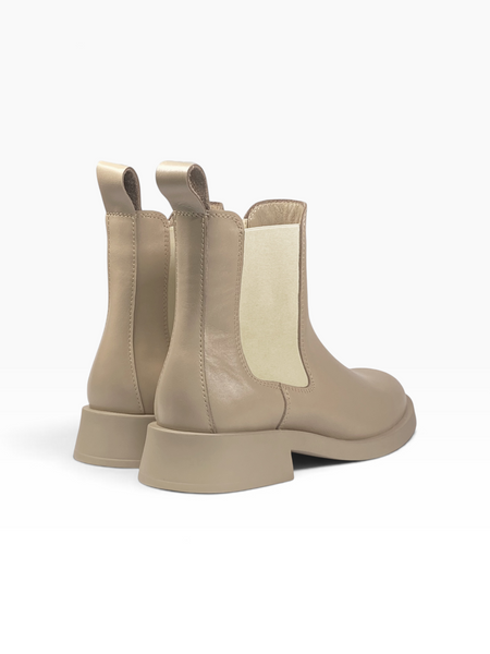 Beige Chelsea boots in genuine leather for fall