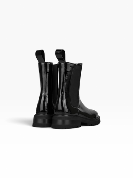 Black Chelsea boots in natural naplak leather for winter