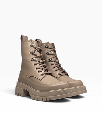 Beige Boots in genuine leather for winter