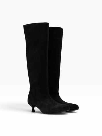 Black Boots in natural split suede for fall