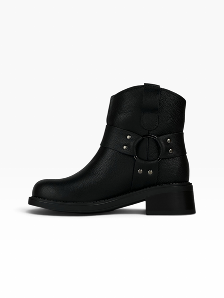 Black Boots in textured genuine leather for fall