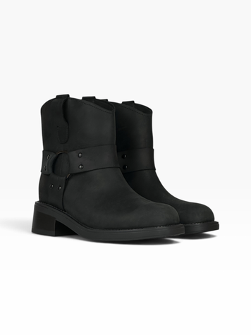 Black Boots in genuine Crazy Horse leather for fall