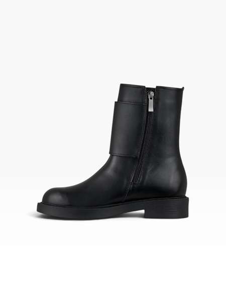 Black Boots in genuine leather for fall