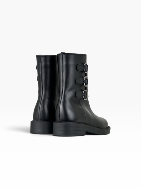 Black Boots in genuine leather for fall