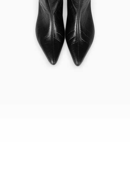 Black Boots in textured genuine leather for fall