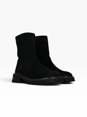 Black Boots in natural split suede for fall
