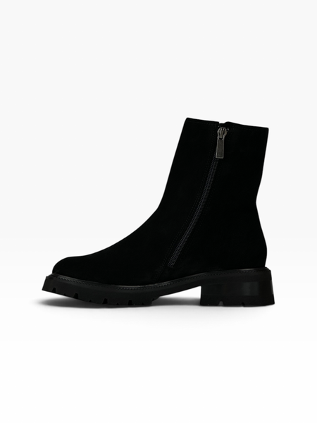 Black Boots in natural split suede for fall