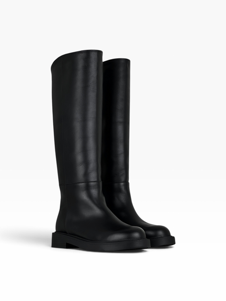 Black Boots in genuine leather for fall