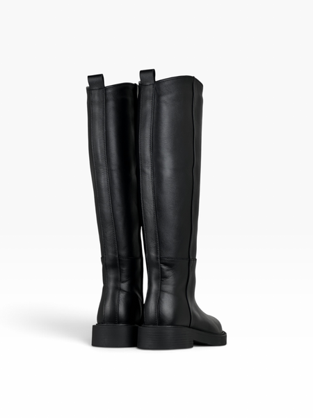 Black Boots in genuine leather for fall