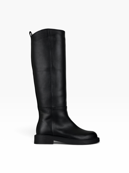Black Boots in genuine leather for fall