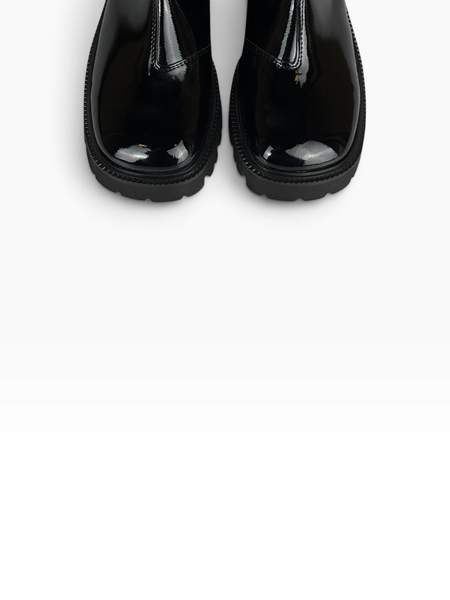 Black Chelsea boots in natural naplak leather for fall