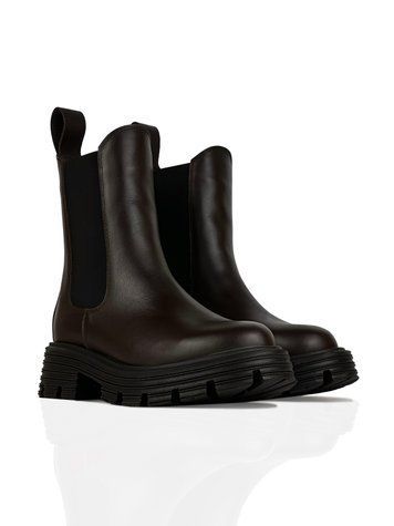 Brown Chelsea boots in genuine leather for winter