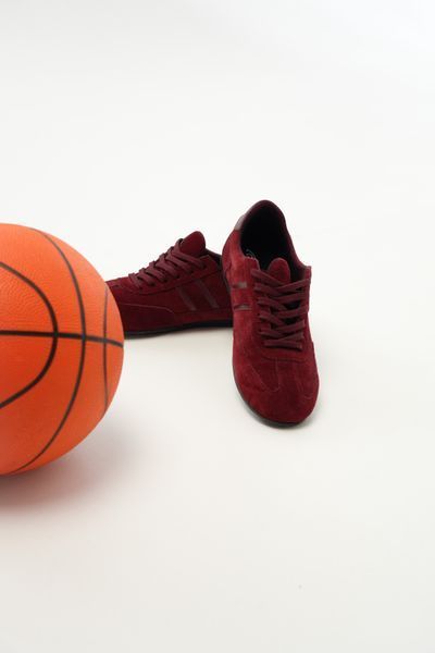 Burgundy Sneakers in natural split suede
