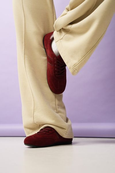 Burgundy Sneakers in natural split suede
