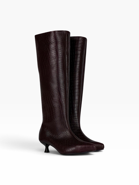 Burgundy Boots in textured genuine leather for fall